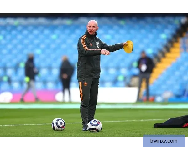 倚老卖老成流量密码曼联九二班踩老东家贬低现役引争议口碑反噬自身